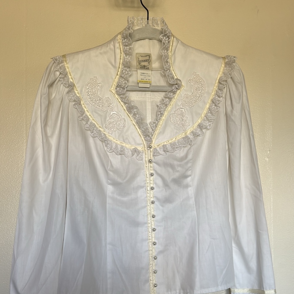 Vintage Gunne Sax White Blouse with Lace Details - Picture 2 of 3